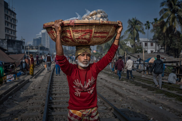 Xu Yuefan - The-peddler